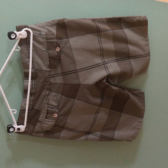 Size 34 mens O'Neill Bermuda plaid shorts - Picture 2 of 16